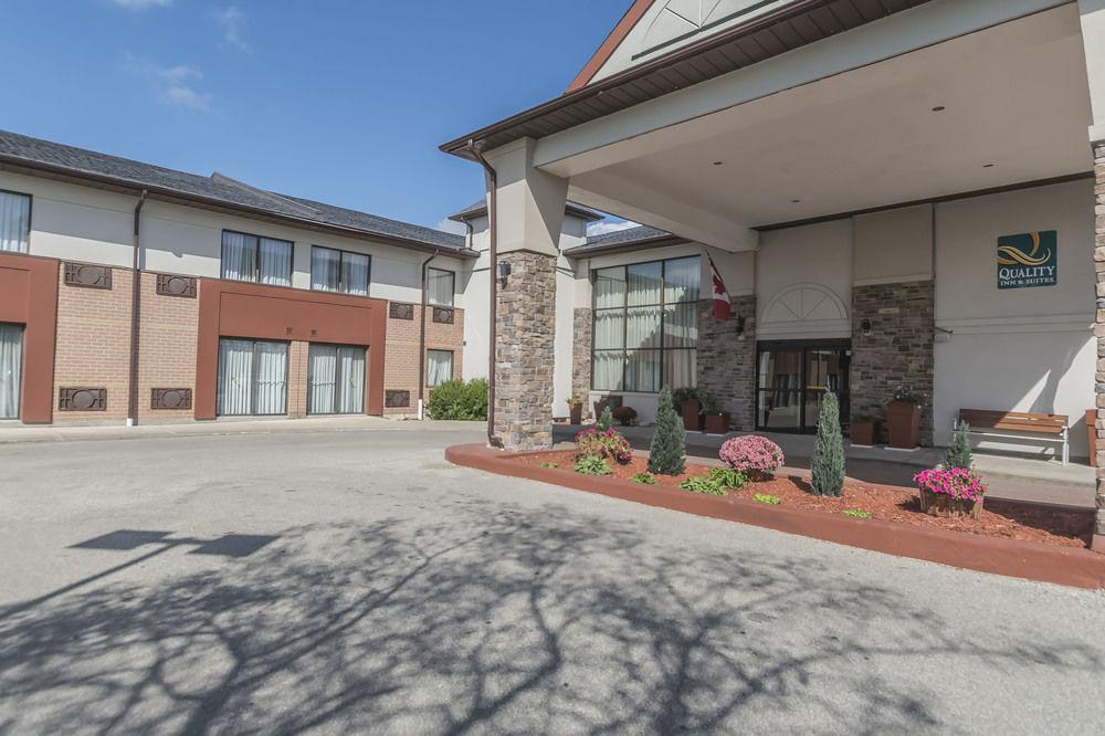 Quality Inn & Suites 5585 Ambler Drive Mississauga Ontario Exterior photo