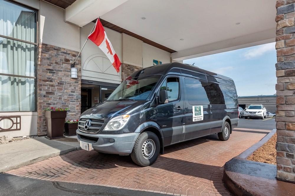 Quality Inn & Suites 5585 Ambler Drive Mississauga Ontario Exterior photo