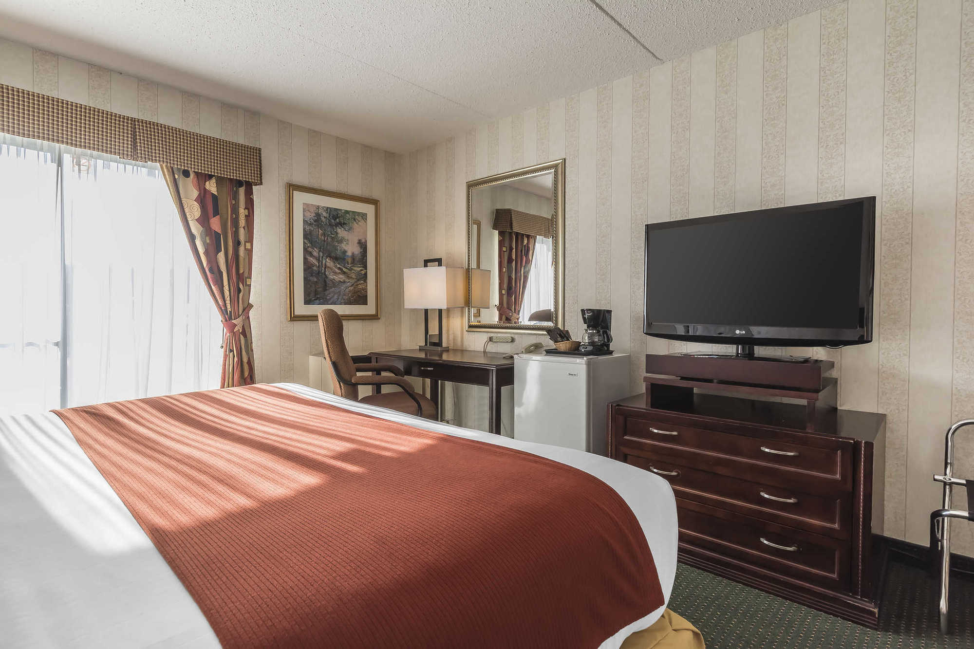 Quality Inn & Suites 5585 Ambler Drive Mississauga Ontario Room photo