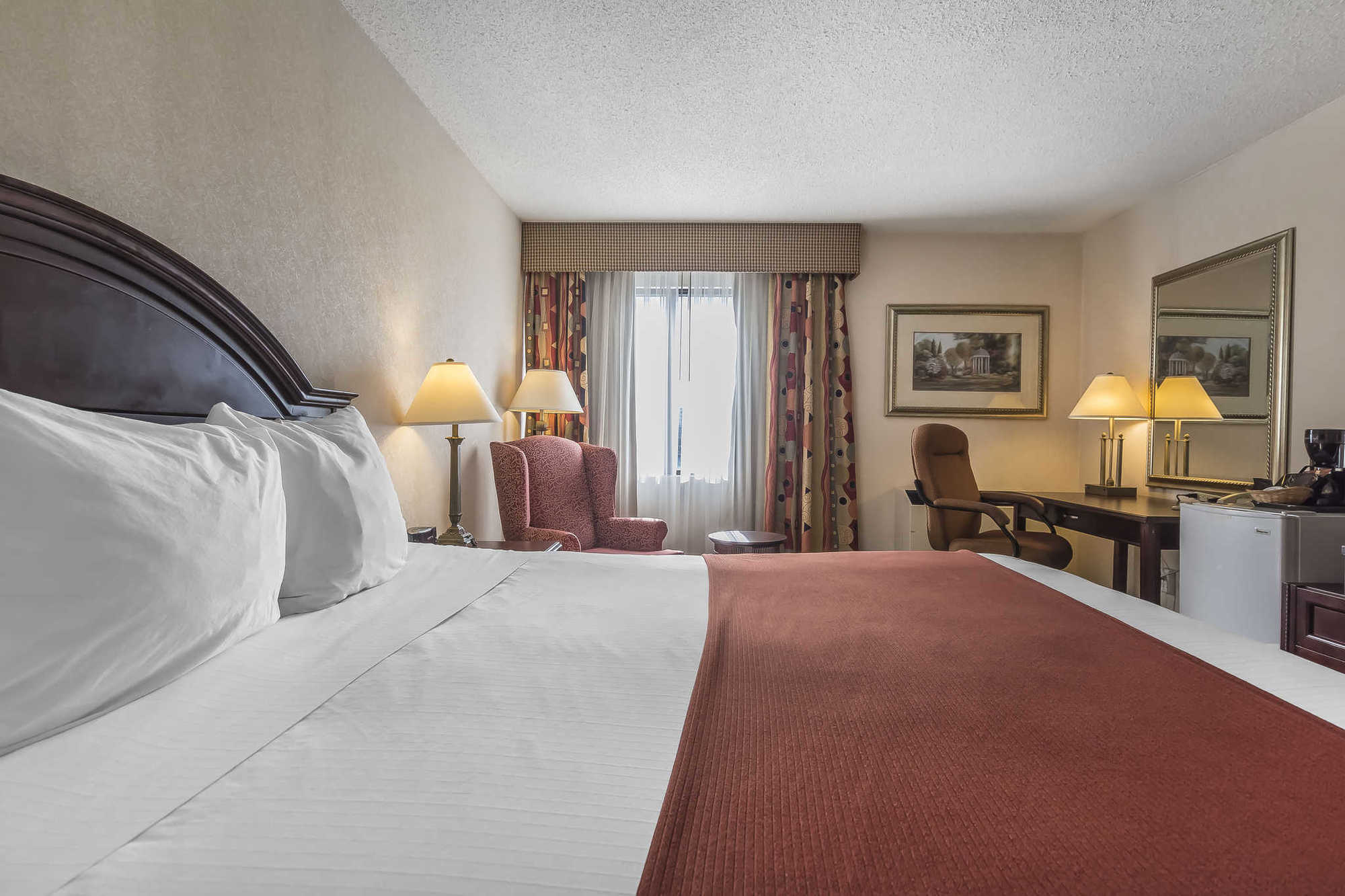 Quality Inn & Suites 5585 Ambler Drive Mississauga Ontario Room photo